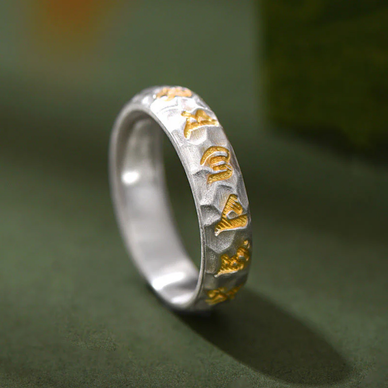 Anello della ricchezza in argento placcato rame con motivo a martello Buddha Stones Om Mani Padme Hum