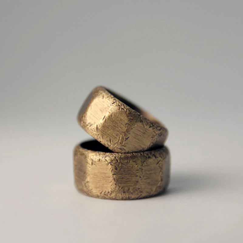 Anello di ricchezza tibetano in ottone e rame satinato dal design semplice - Image 11