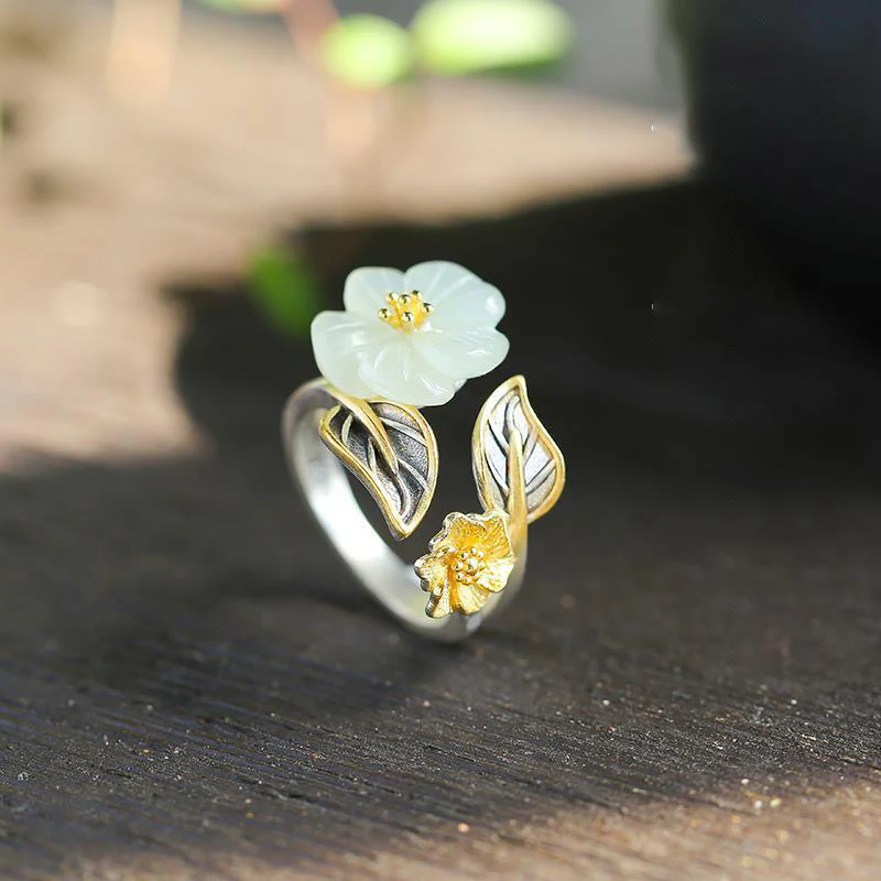 Anello portafortuna con fiore di prugna in giada bianca e rame placcato argento 925 Buddha Stones - Image 7
