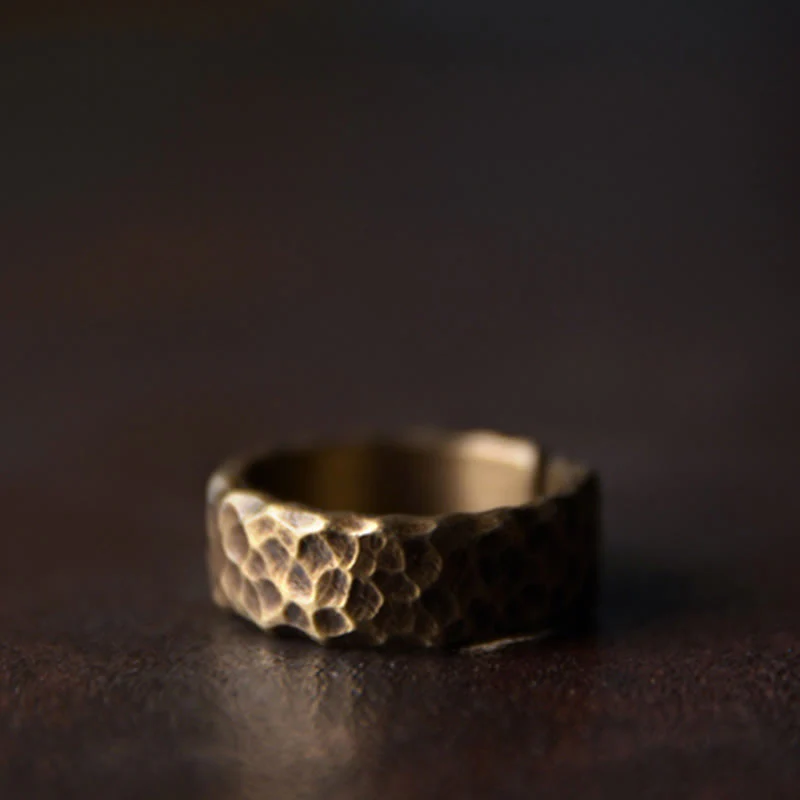 Anello portafortuna in ottone e rame con motivo a rilievo tibetano - Image 11