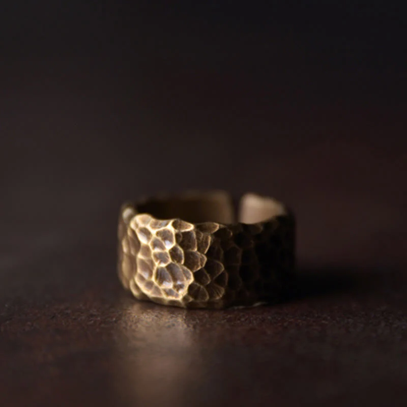 Anello portafortuna in ottone e rame con motivo a rilievo tibetano - Image 16