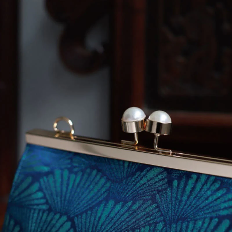 Borsa a mano in metallo perlato con motivo a foglia blu pavone vintage Buddha Stones - Image 7