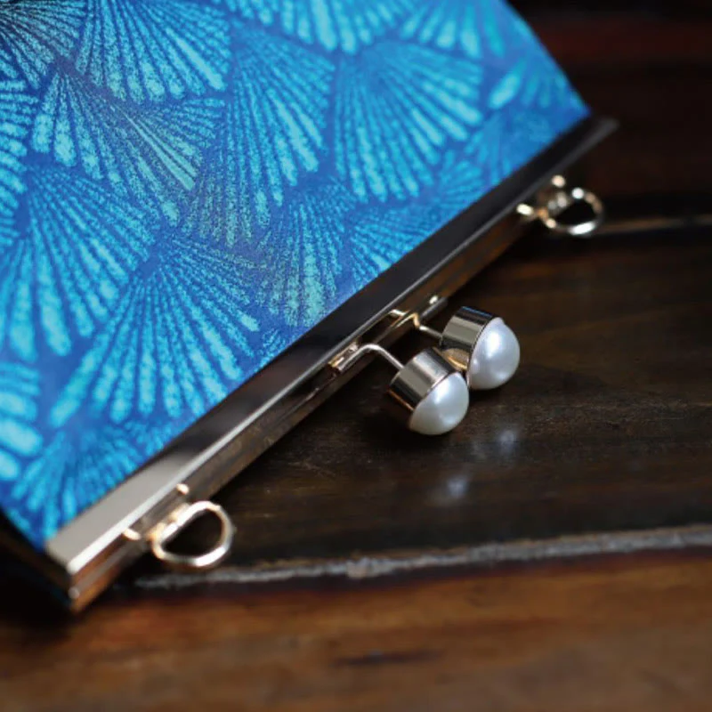 Borsa a mano in metallo perlato con motivo a foglia blu pavone vintage Buddha Stones - Image 9