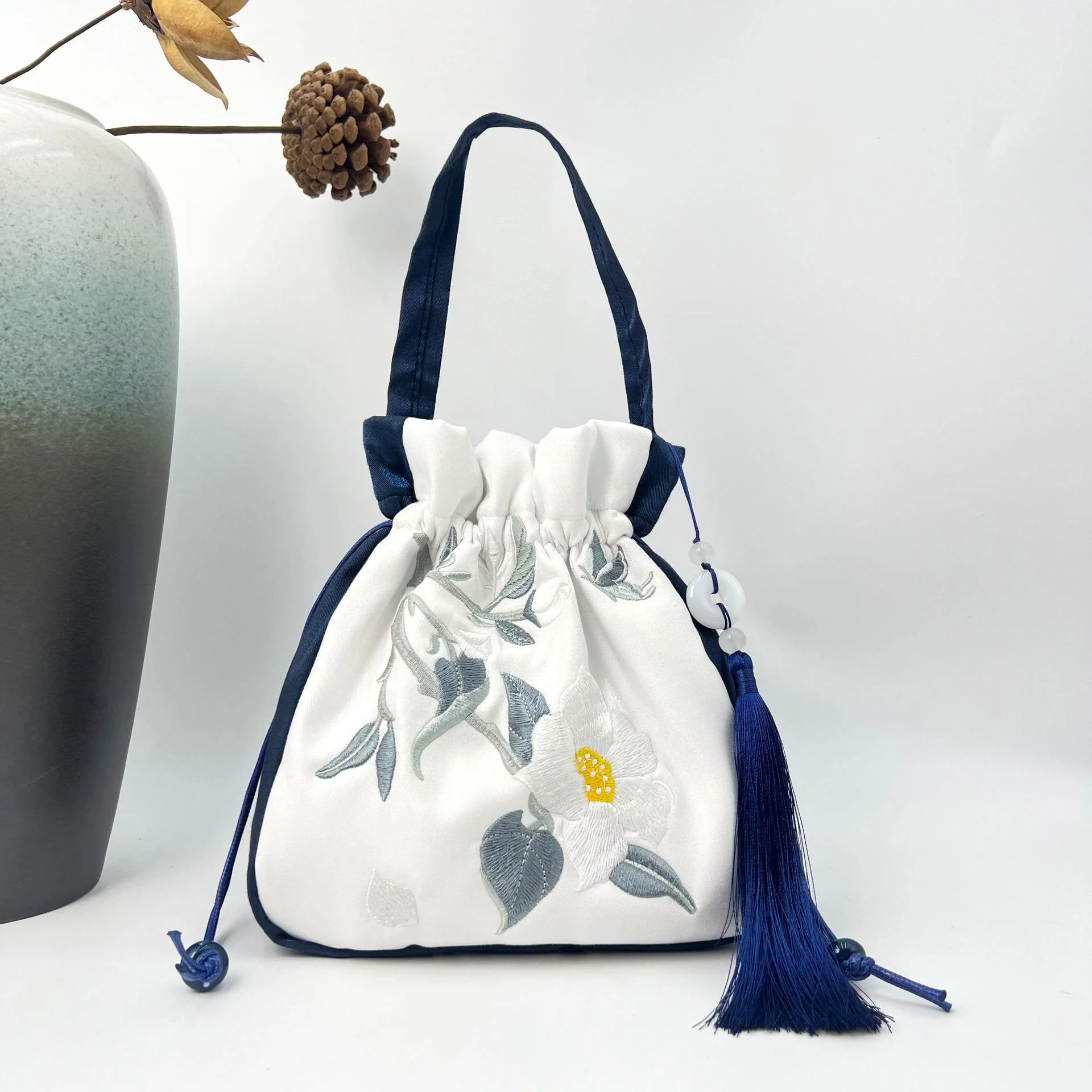 Borsa a tracolla in cotone e lino con Buddha Stones ricamate, motivo: loto, pesce Koi, gru, camelia, borsa a tracolla - Image 10