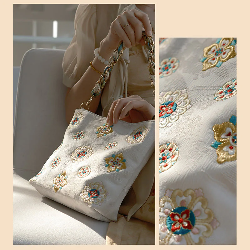 Borsa a tracolla per lo shopping in raso con ricamo Buddha Stones Su Journey - Image 24
