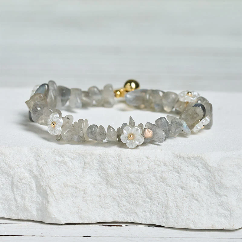 Bracciale Buddha Stones con design a fiore di cristallo irregolare e ametista e cristallo bianco - Image 22