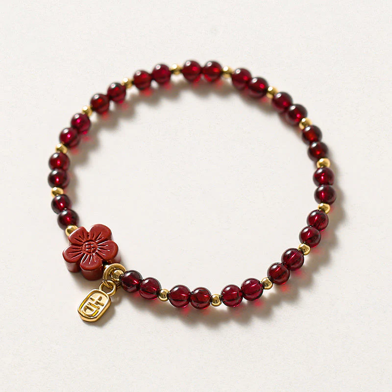 Bracciale Buddha Stones in oro 14K con granato naturale e fiore di cinabro e calma
