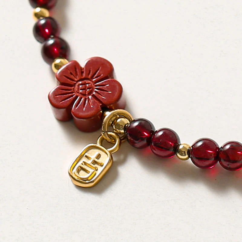 Bracciale Buddha Stones in oro 14K con granato naturale e fiore di cinabro e calma - Image 5
