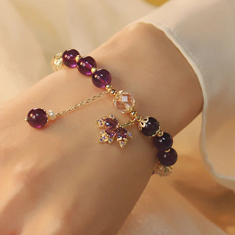 Bracciale con ciondolo a forma di foglia d'acero con ametista naturale placcato oro 14k Buddha Stones - Image 4