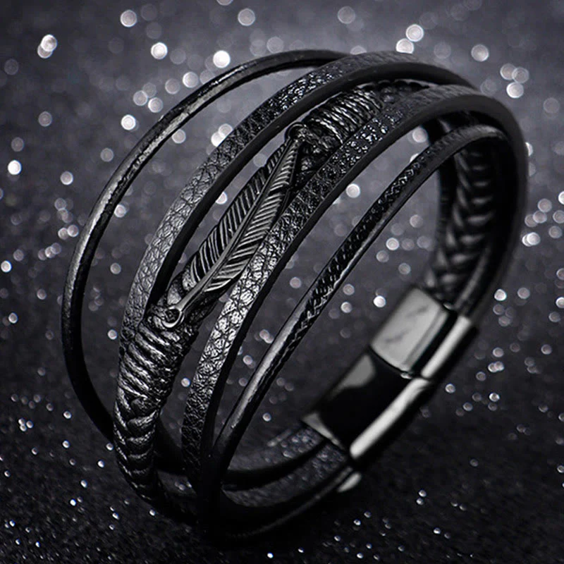 Bracciale con fibbia magnetica intrecciata in acciaio al titanio e pelle multistrato con motivo a piume Buddha Stones - Image 10