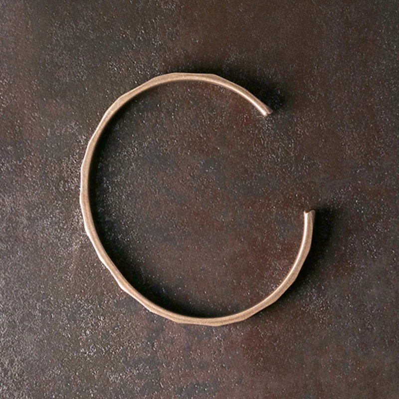 Bracciale regolabile con polsino in rame con design rustico vintage Wealth - Image 5