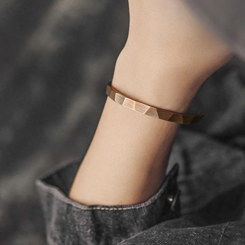 Bracciale regolabile con polsino in rame con design rustico vintage Wealth - Image 8