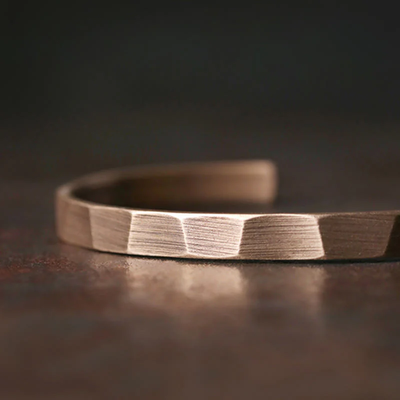 Bracciale regolabile con polsino in rame con design rustico vintage Wealth - Image 9