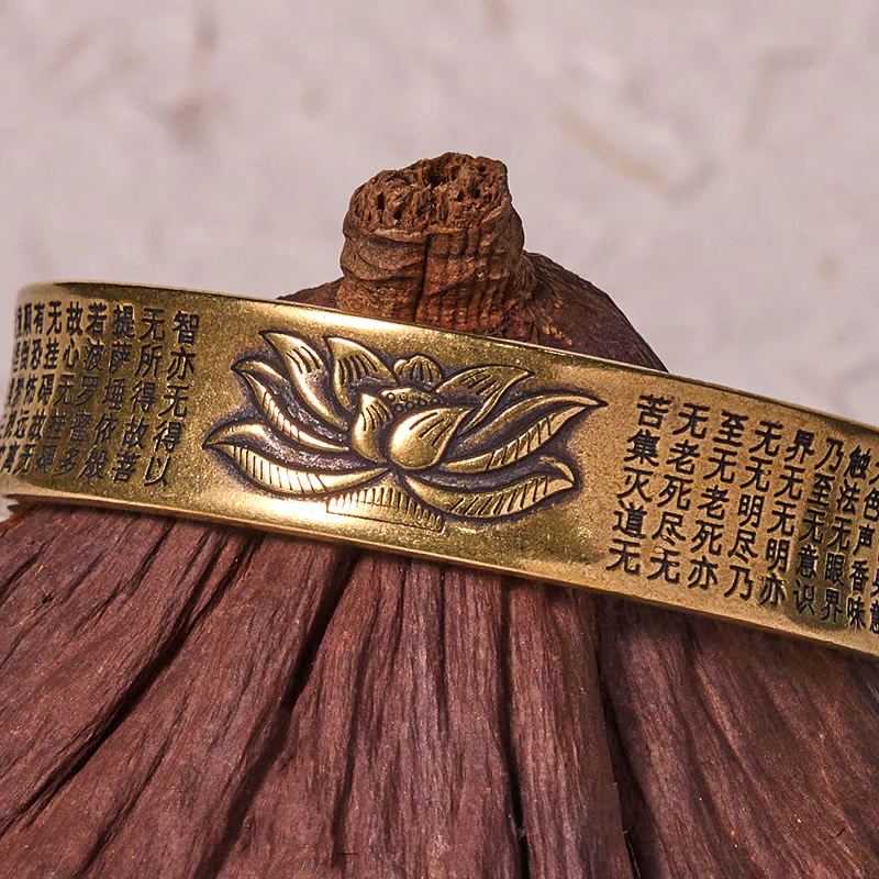 Bracciale rigido con polsino in ottone e rame con fiore di loto , Buddha Stones Heart Sutra Peace Cuff - Image 4