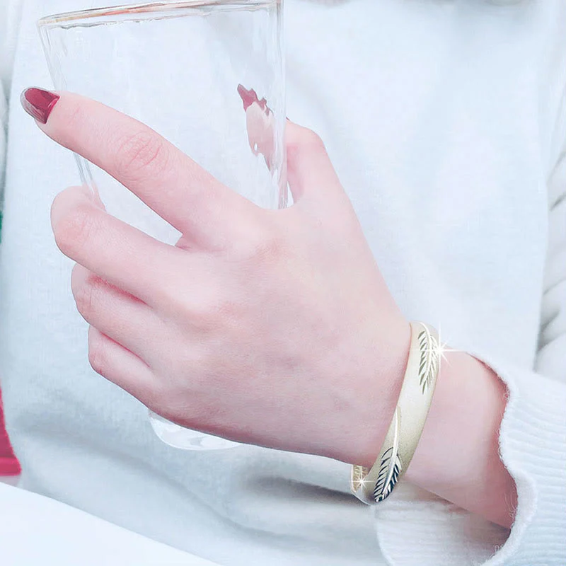 Bracciale rigido in rame con motivo inciso a forma di cuore con piume Buddha Stones, modello Wealth - Image 7