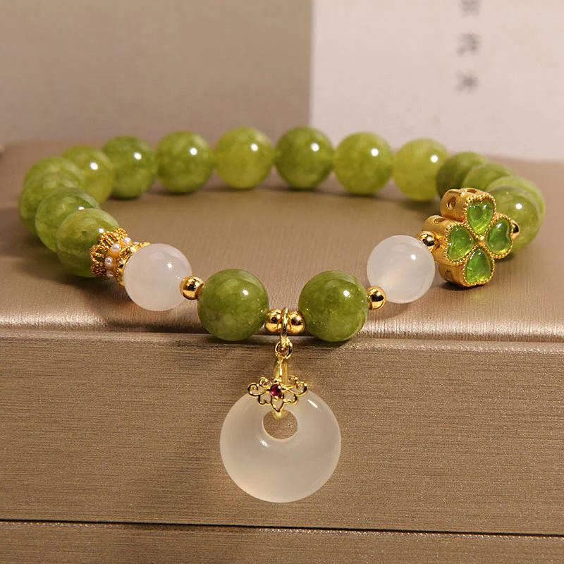 Braccialetto con ciondolo a forma di fibbia della pace con quadrifoglio , Buddha Stones, tormalina verde, calcedonio e saggezza