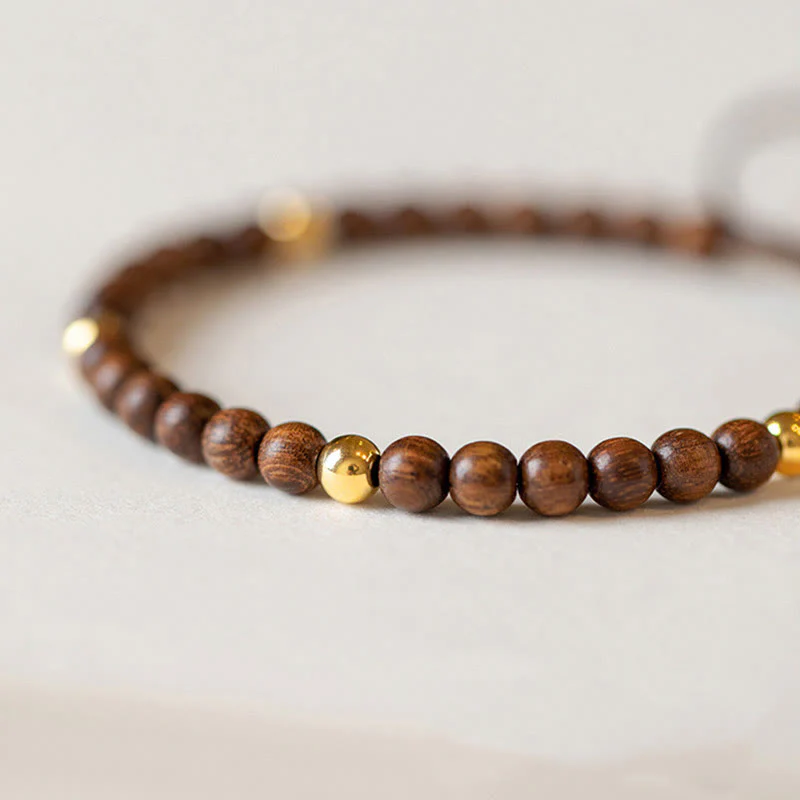 Braccialetto di protezione con perline di rame placcate in oro 14K e legno di sandalo ultrasottile da 4 mm Buddha Stones - Image 4