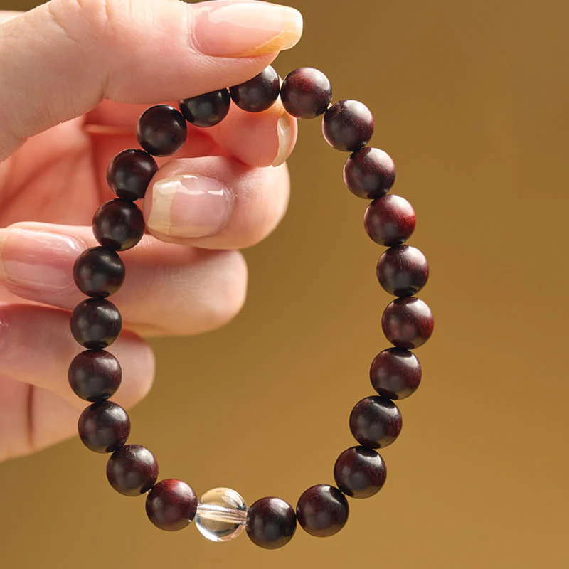 Braccialetto di protezione con piccole foglie di sandalo rosso e cristallo bianco Buddha Stones - Image 4
