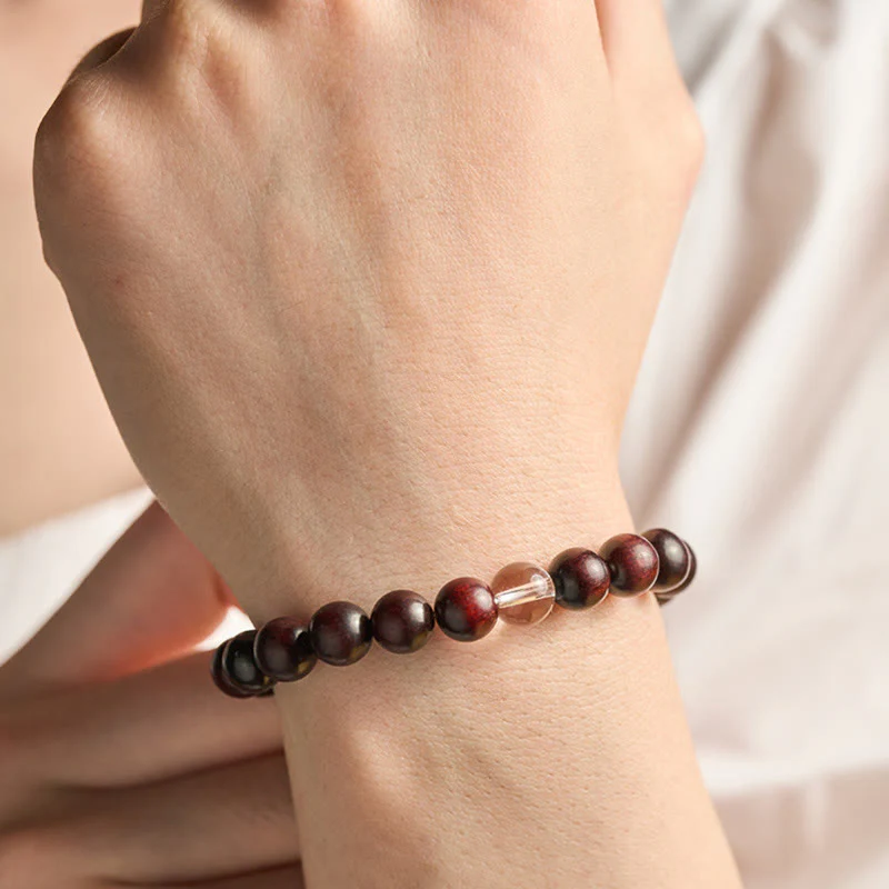 Braccialetto di protezione con piccole foglie di sandalo rosso e cristallo bianco Buddha Stones - Image 9