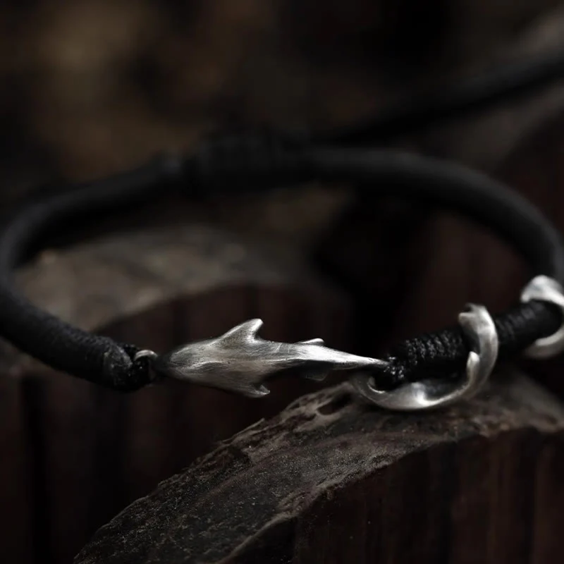 Braccialetto di protezione in corda di cera nera con squalo in argento sterling 999 Buddha Stones