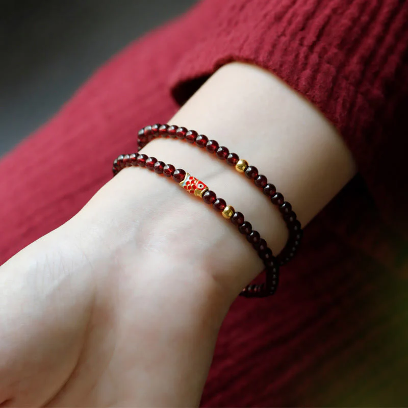 Braccialetto di protezione in granato naturale con pesce koi in oro 999 Buddha Stones - Image 10
