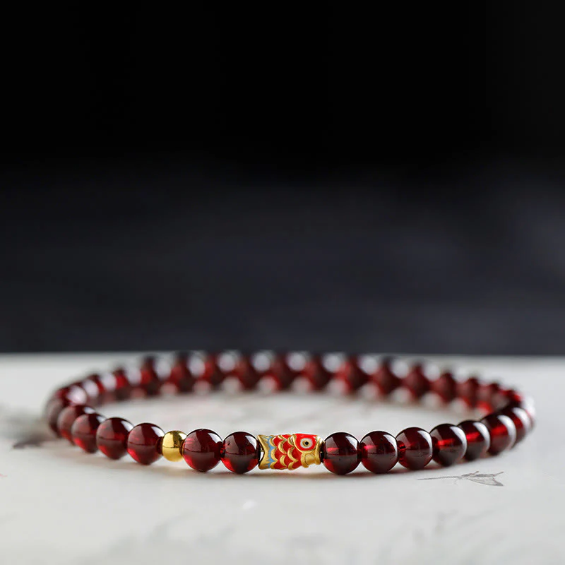Braccialetto di protezione in granato naturale con pesce koi in oro 999 Buddha Stones - Image 3