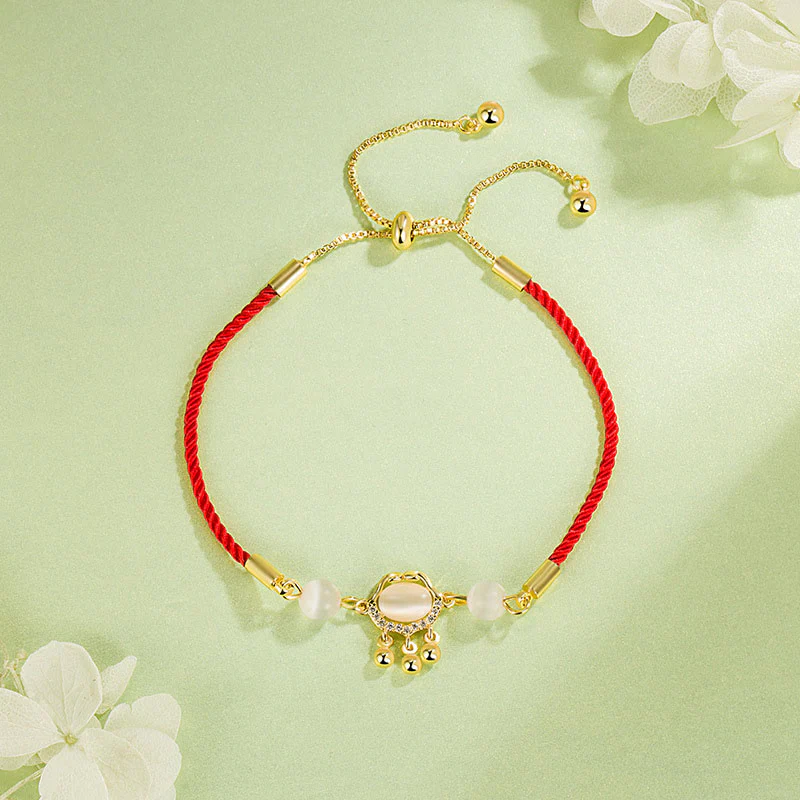 Braccialetto di protezione in rame placcato oro con ciondolo a forma di lucchetto cinese Buddha Stones filo rosso occhio di gatto