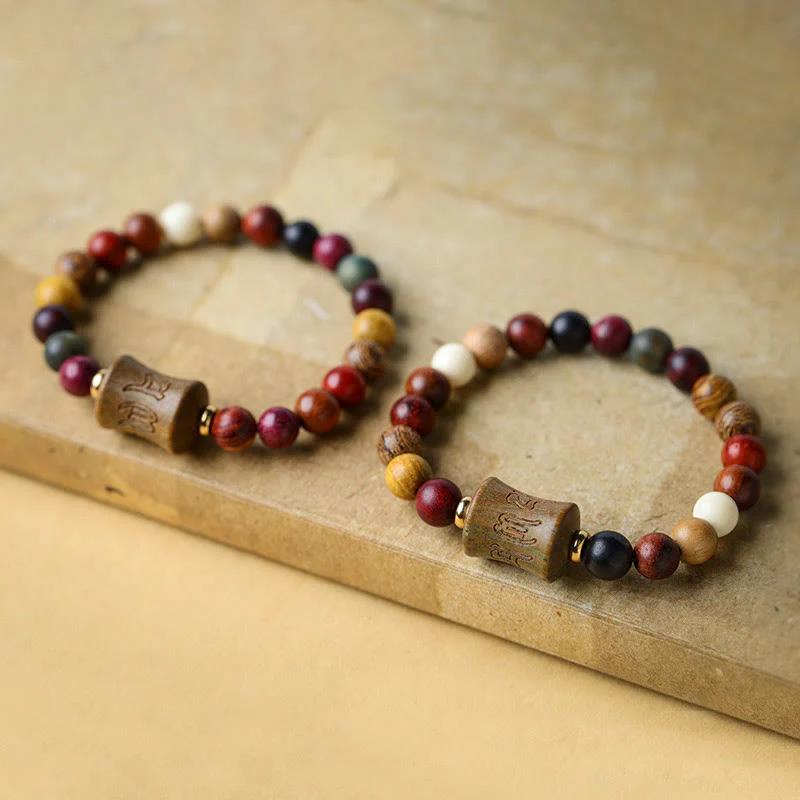 Braccialetto di protezione multicolore in legno di sandalo tibetano Om Mani Padme Hum - Image 2