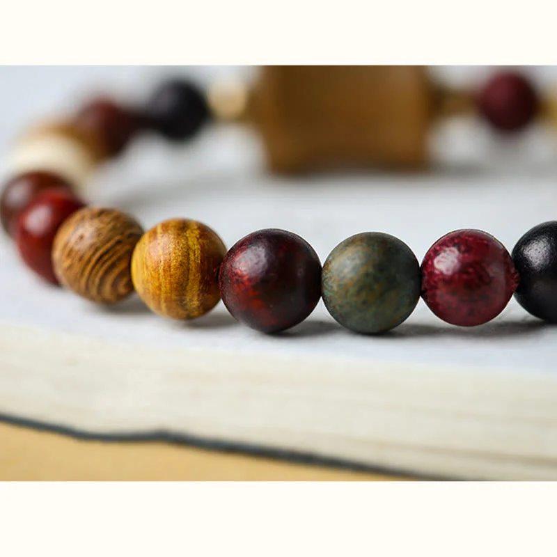 Braccialetto di protezione multicolore in legno di sandalo tibetano Om Mani Padme Hum - Image 9