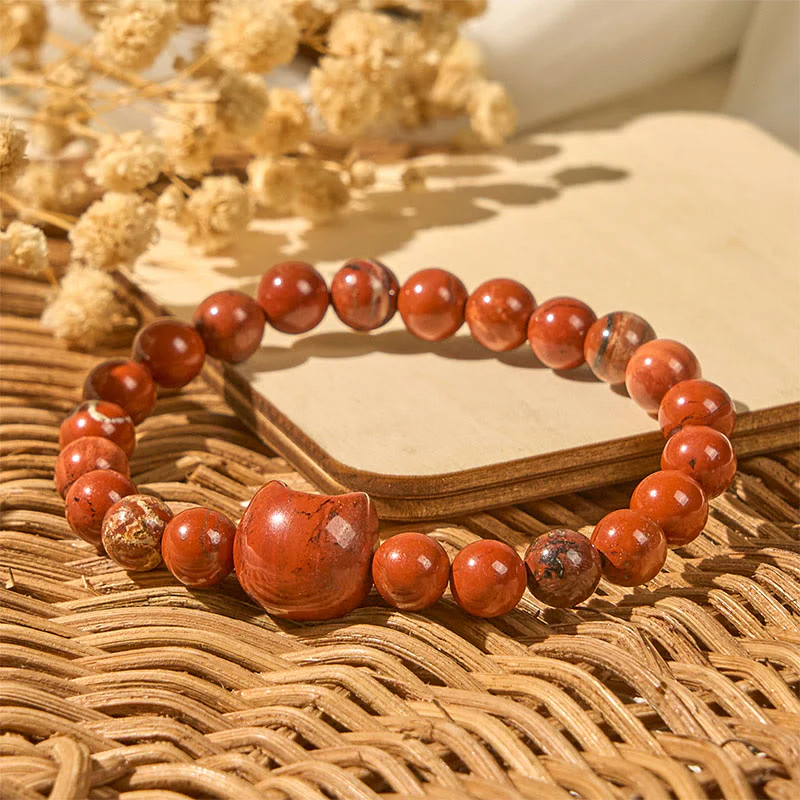 Braccialetto portafortuna turchese rosso con testa di gatto senza volto di Buddha Stones - Image 2