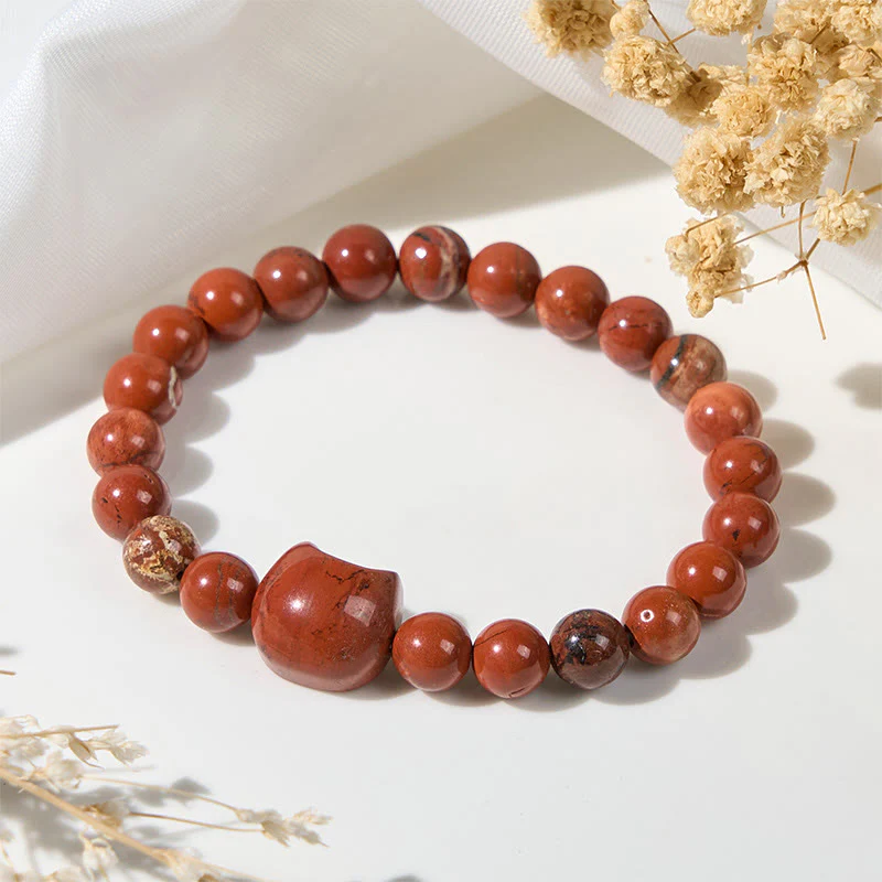 Braccialetto portafortuna turchese rosso con testa di gatto senza volto di Buddha Stones - Image 4