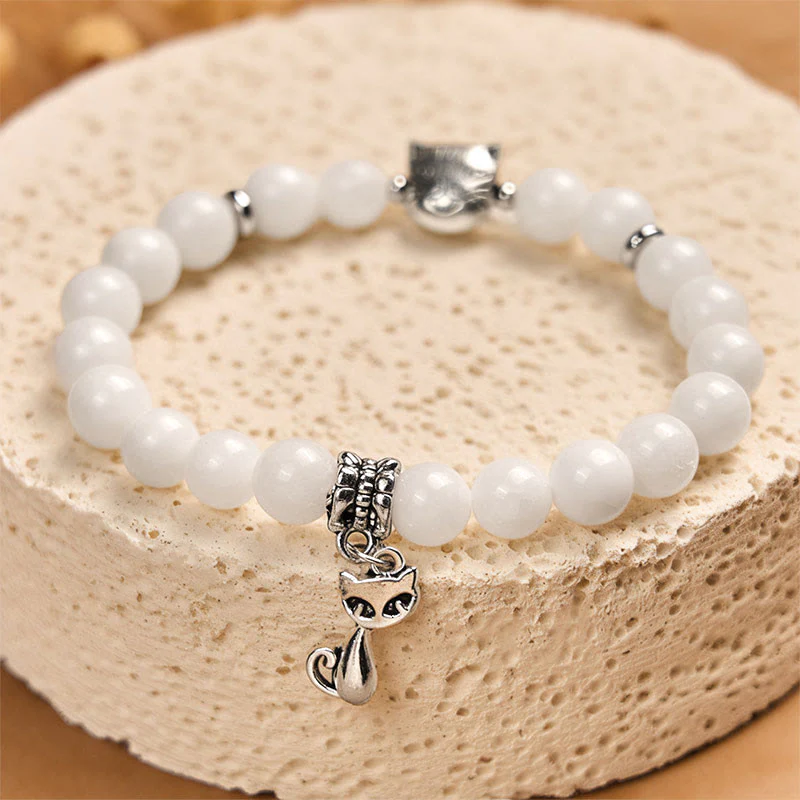 Braccialetto positivo con perline di calcedonio bianco naturale Buddha Stones White Cat - Image 4