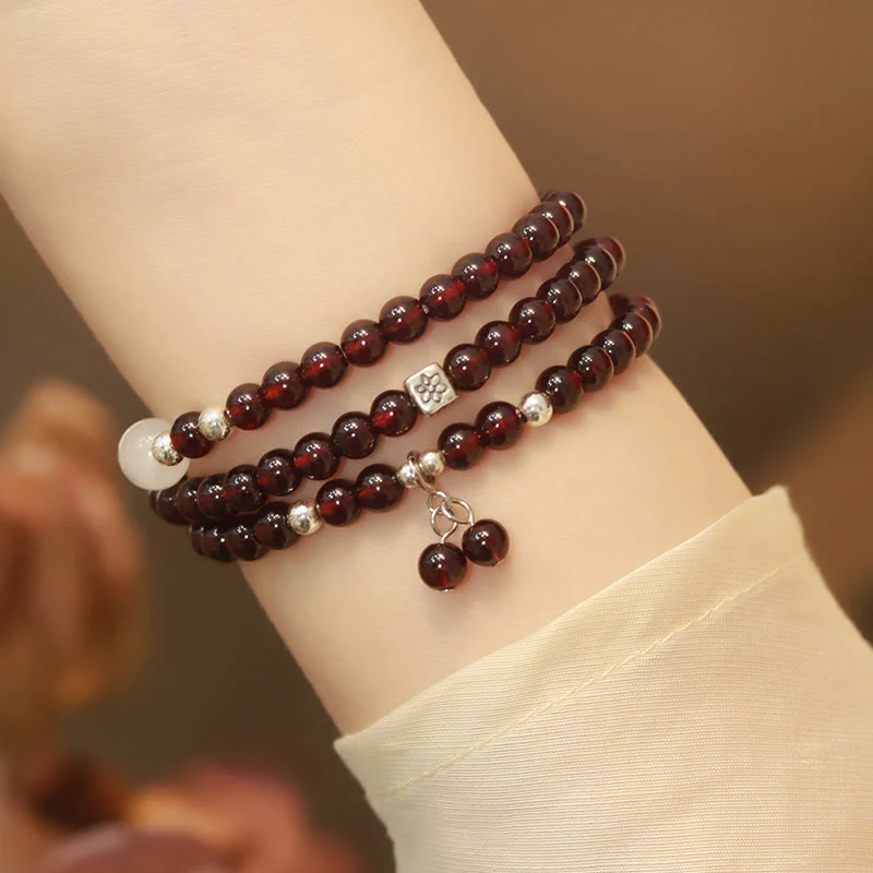 Braccialetto triplo giro Buddha Stones in argento sterling 925 con granato naturale e protezione per gli occhi di gatto