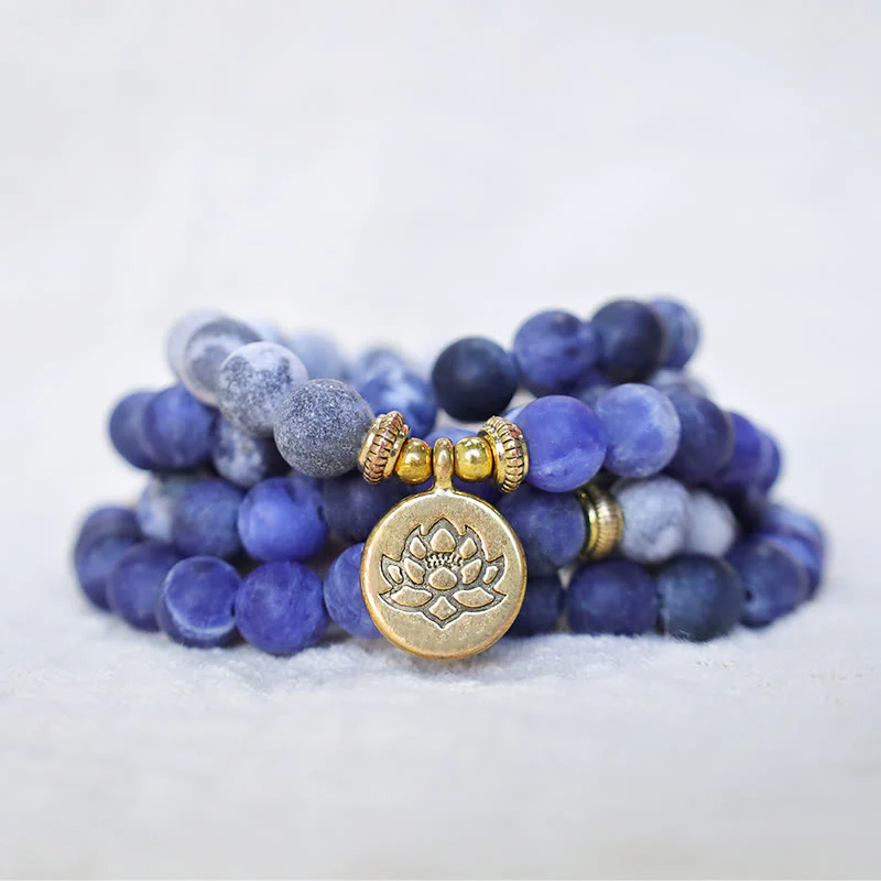 Buddha Stones 108 Braccialetto con ciondolo di loto in perline di Mala in diaspro Picasso naturale e pietra blu