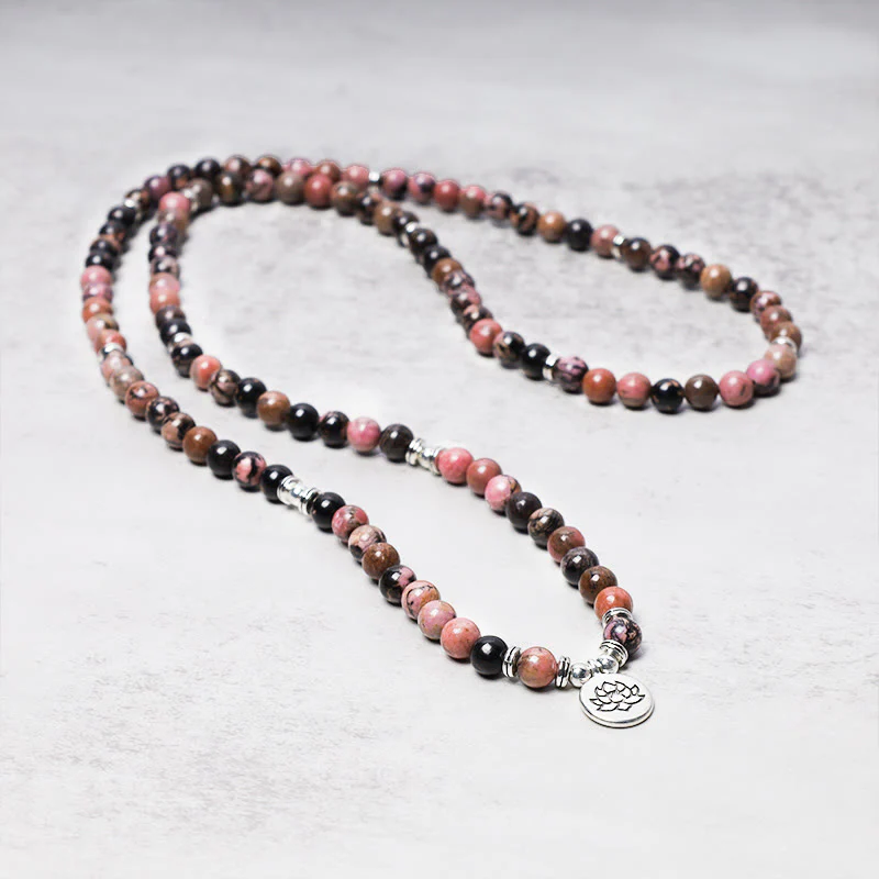Buddha Stones 108 Mala Beads Rhodonite Lotus Compassion Energy Bracciale - Image 3