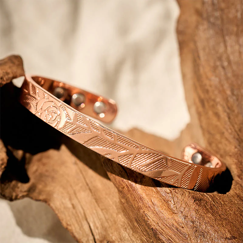 Buddha Stones Bracciale rigido aperto con motivo floreale a rosa e portafortuna in rame - Image 9