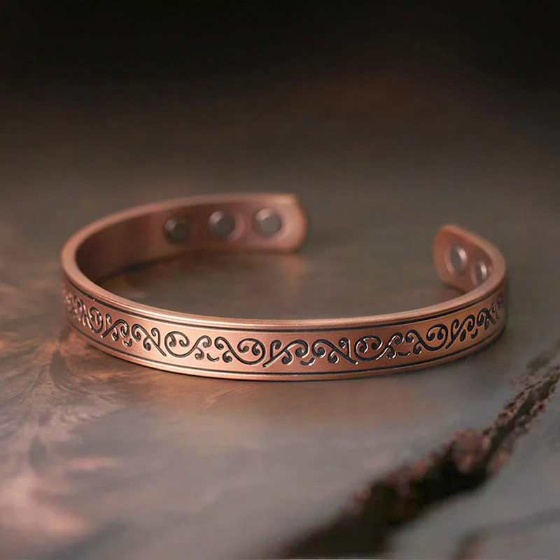 Buddha Stones Bracciale rigido aperto con motivo inciso in rame
