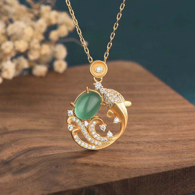 Buddha Stones Calcedonio verde Koi Fish Collana con ciondolo Forza