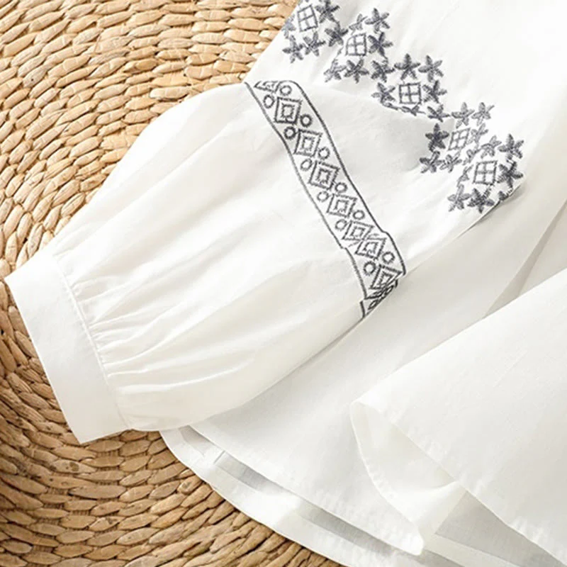 Buddha Stones Camicia da donna in cotone con maniche lunghe a lanterna, bottoni plissettati e ricamo - Image 7