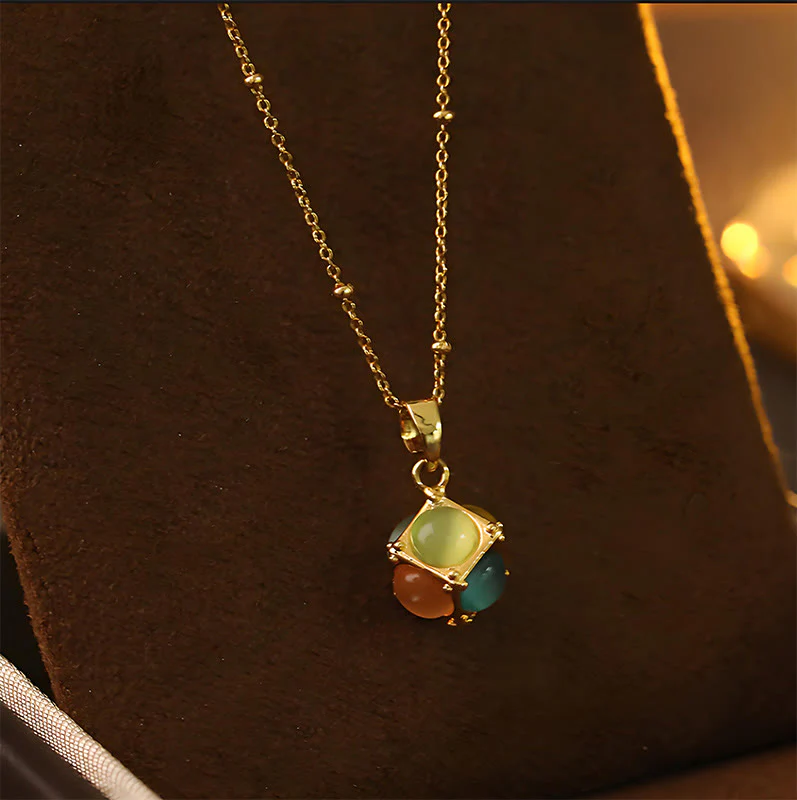 Buddha Stones Collana con ciondolo a forma di cubo con intarsio a occhio di gatto multicolore, ideale come protezione. - Image 3