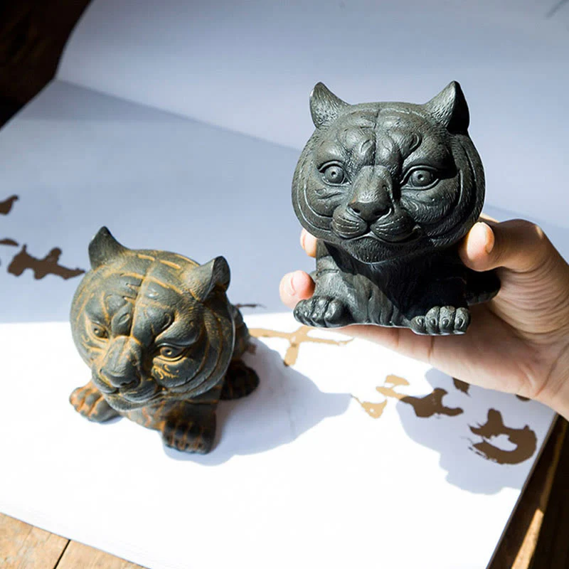 Buddha Stones Fatto a mano Piccola adorabile tigre in polvere di ferro ruggine statua in resina fusa decorazione per la casa - Image 14