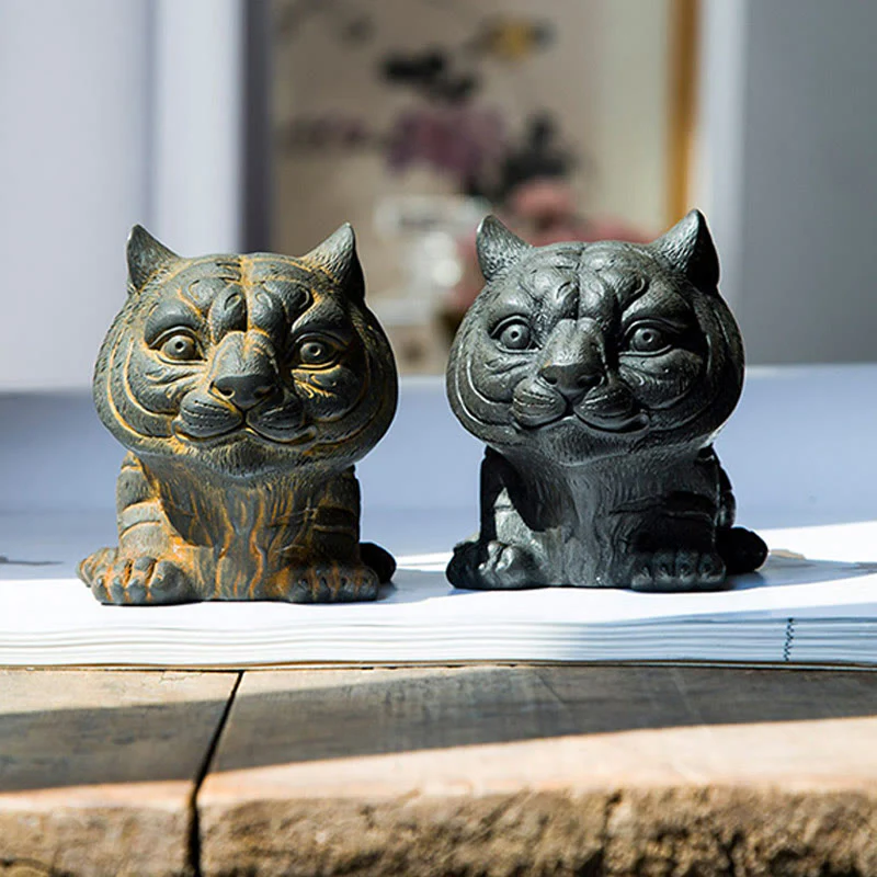 Buddha Stones Fatto a mano Piccola adorabile tigre in polvere di ferro ruggine statua in resina fusa decorazione per la casa - Image 16