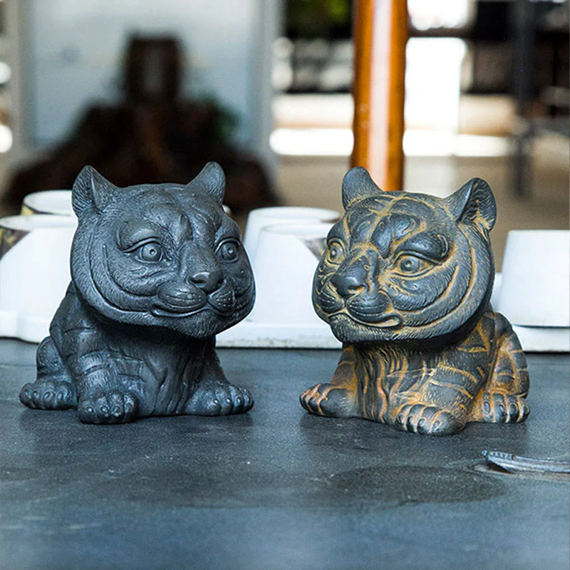 Buddha Stones Fatto a mano Piccola adorabile tigre in polvere di ferro ruggine statua in resina fusa decorazione per la casa - Image 17