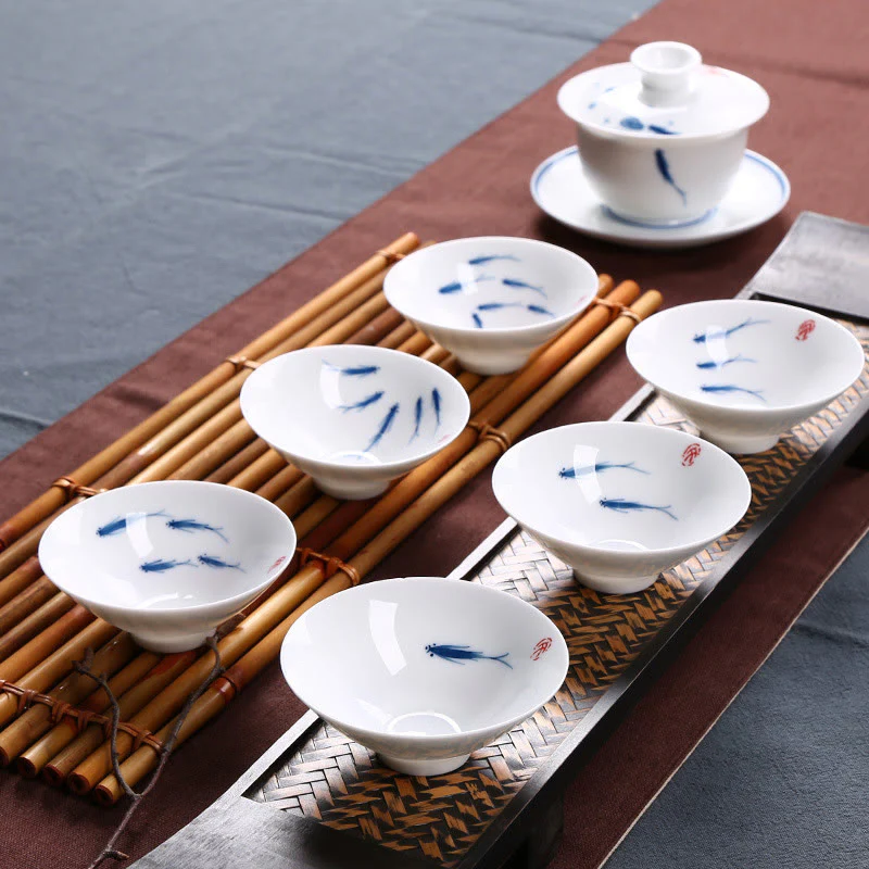 Buddha Stones Jingdezhen blu e bianco porcellana Koi Fish tazza da tè in ceramica Kung Fu tazze da tè