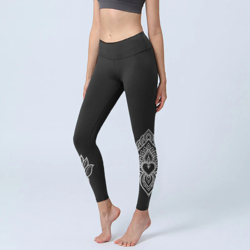 Buddha Stones Leggings da palestra con stampa di fiori e petali a forma di cuore, pantaloni da yoga da donna