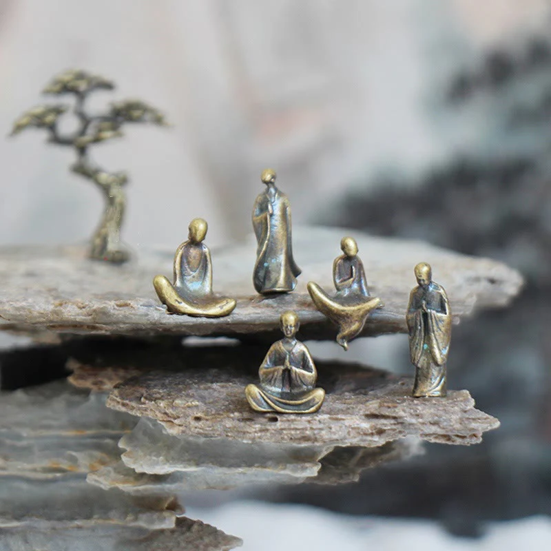 Buddha Stones Mini Buddha da Meditazione Monaco di Metallo Serenità Decorazione per la Casa