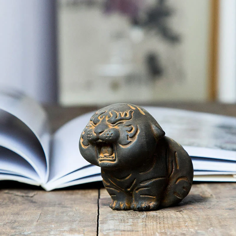 Buddha Stones Mini Carino Tigre Ferro Polvere Ruggine Statua Resina Decorazione Casa - Image 16