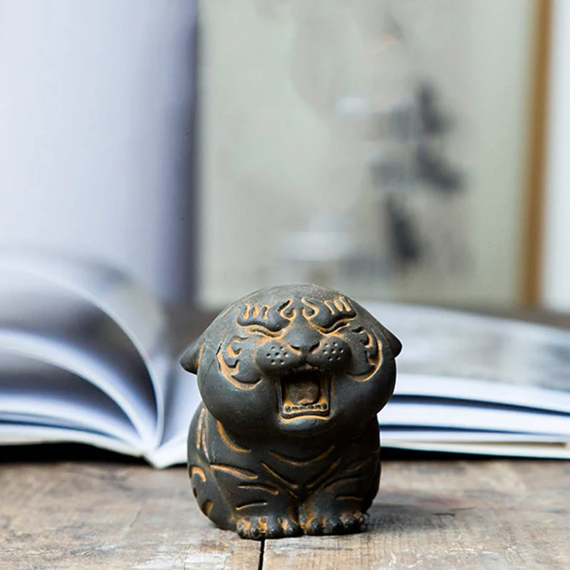 Buddha Stones Mini Carino Tigre Ferro Polvere Ruggine Statua Resina Decorazione Casa - Image 2