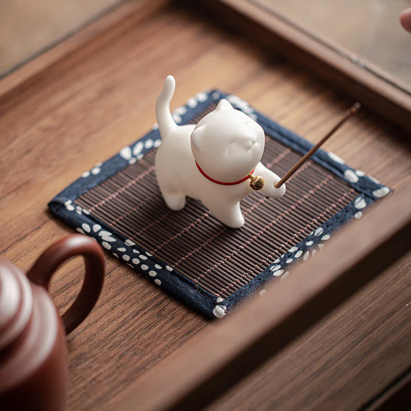 Buddha Stones Mini Lucky Cat Kitten Tea Pet Ceramica Casa Scrivania Figurina Decorazione Con Tappetino Di Bambù - Image 5