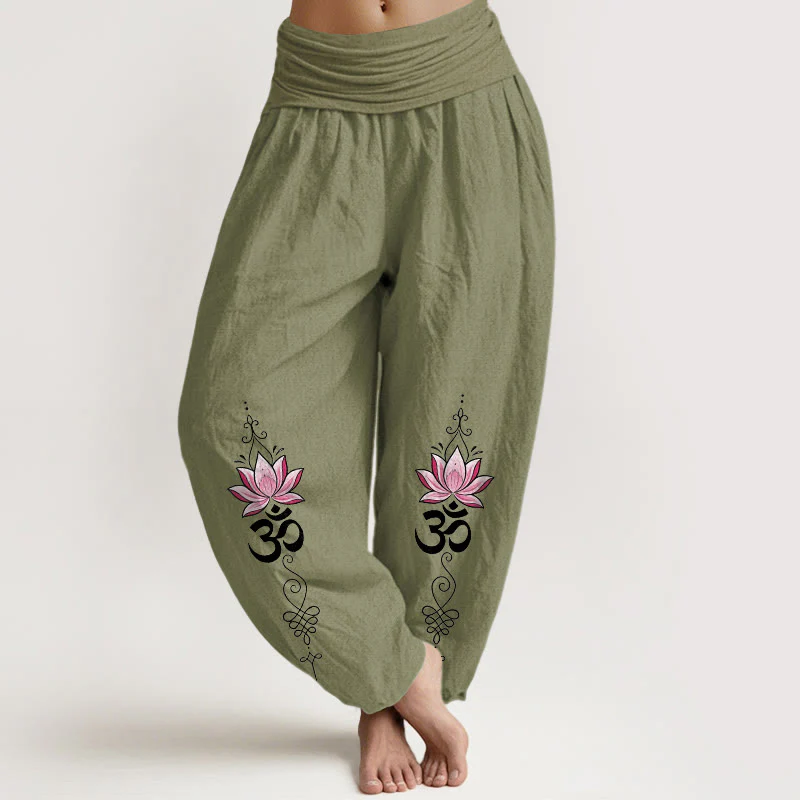 Buddha Stones Pantaloni harem da donna in cotone con motivo a fiore di loto e scritta OM in sanscrito, con elastico in vita.